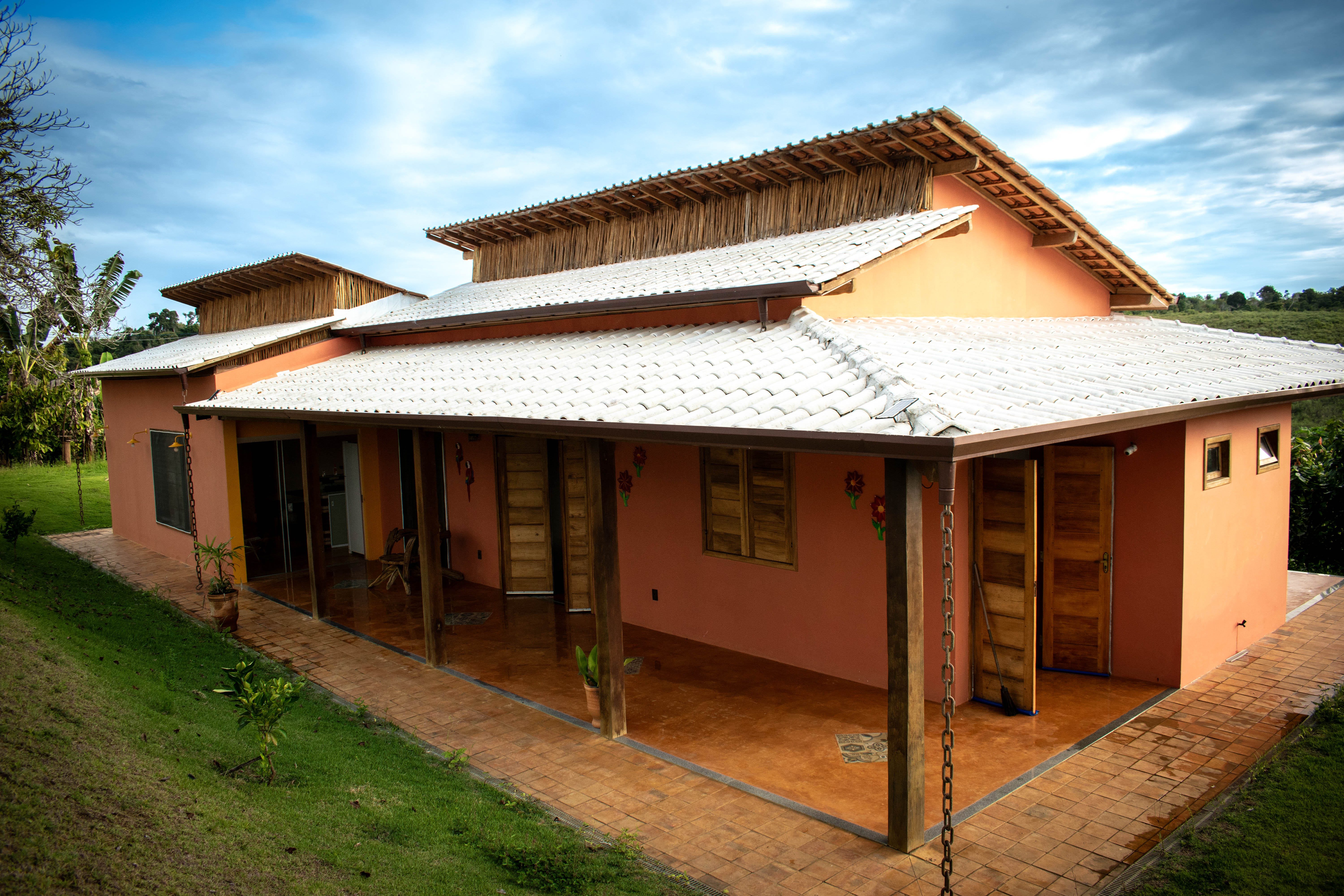 Vista lateral da casa